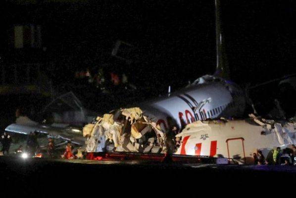 Число жертв жесткой посадки самолета в Турции выросло до трех