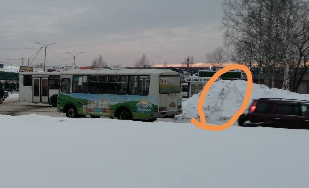 В Кузбассе ребёнок попал под колёса автобуса