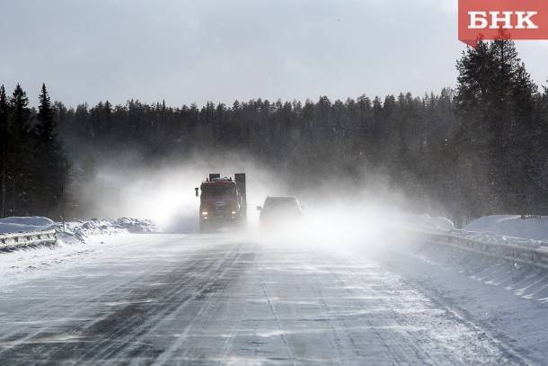 В Коми в серьезных ДТП обвинили снег на дорогах