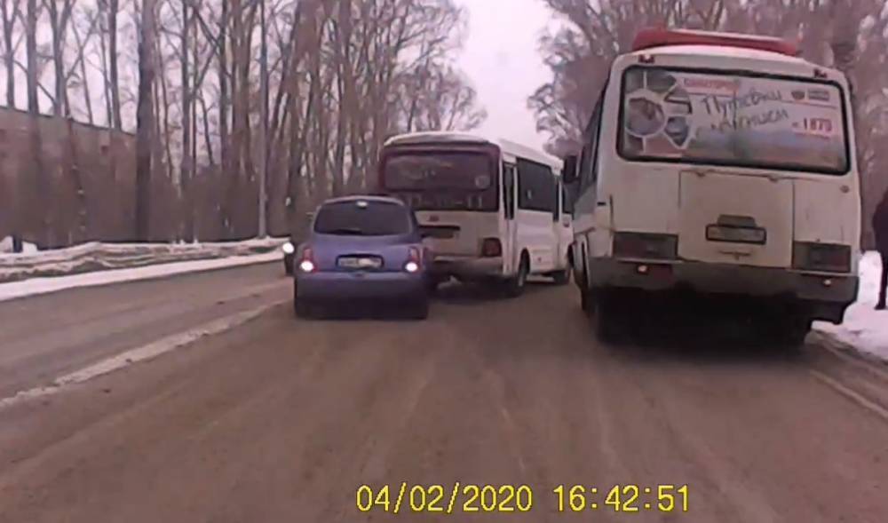 Опубликовано видео ДТП с маршруткой в Кемерове
