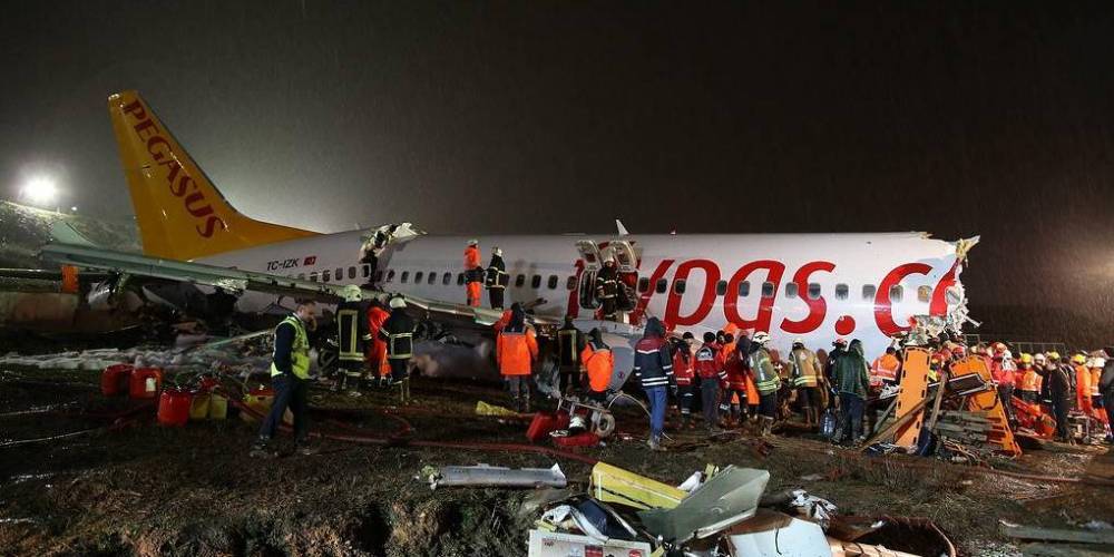 Жесткую посадку самолета в аэропорту Стамбула сняли на видео