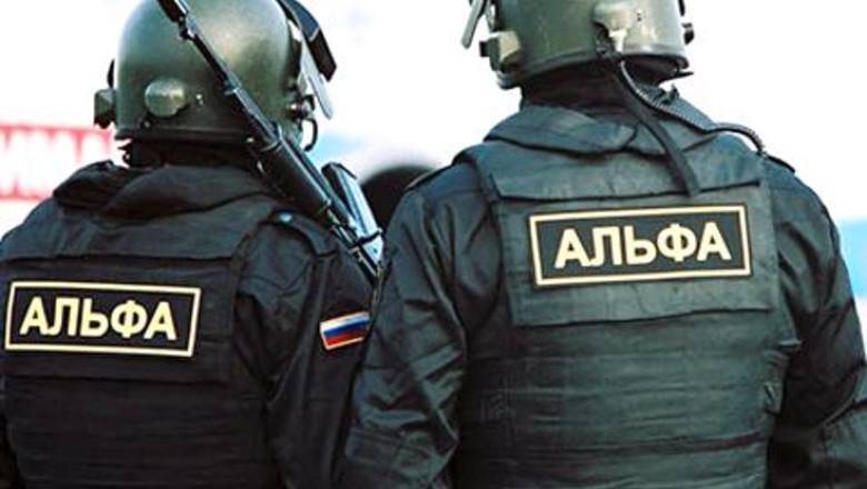 Суд отпустил домой офицеров ФСБ, обвиняемых в разбое на 136 млн руб.