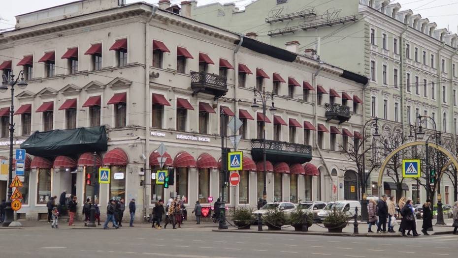В Петербурге расследуют дело о сносе ограждений исторического дома на Невском проспекте