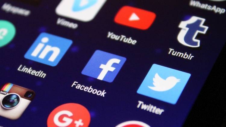 Журналист Ушаков назвал Facebook, Twitter и YouTube единым пропагандистским аппаратом
