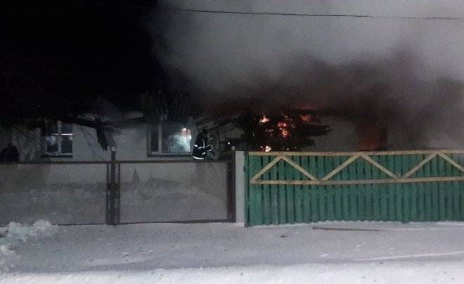 В Башкирии двое сельчан героически спасли бабушку, вытащив из горящего дома в день ее рождения
