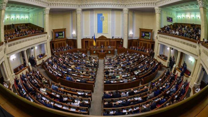 Верховная рада отказалась отменять закон о сокращении обучения на русском языке