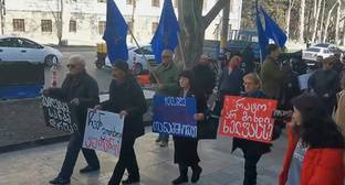 Нефтяники на акции протеста в Тбилиси потребовали вернуть им работу