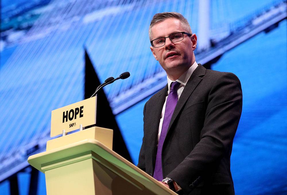 Министр финансов Шотландии ушел в отставку из-за переписки с подростком