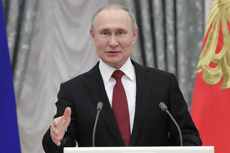Путин пошутил, что с новыми открытиями ученых России больше не нужен газ