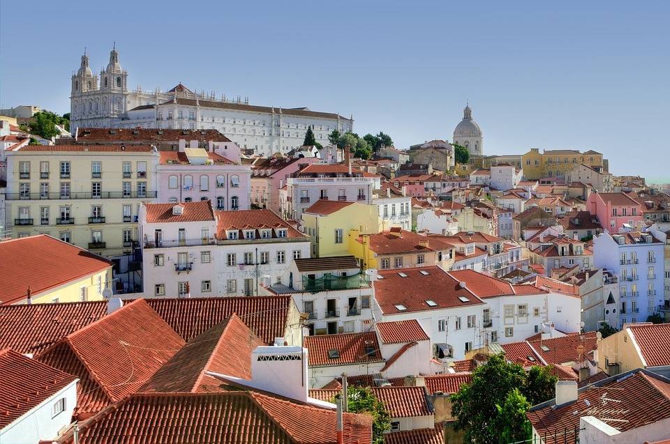 Португалия ограничила выдачу «золотых виз»