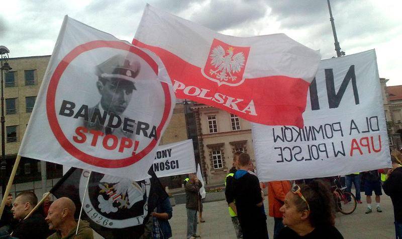 Культом Бандеры Украина бесит Польшу на радость Кремлю – посол Польши в Киеве
