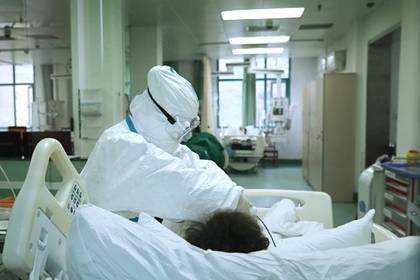 Переживший остановку сердца врач из Уханя умер от коронавируса