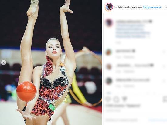 Baza: известная российская гимнастка попала в больницу с порезами на руке