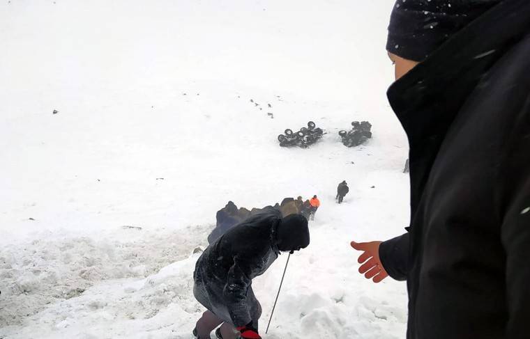 Более 40 человек погибли при сходе лавины в Турции