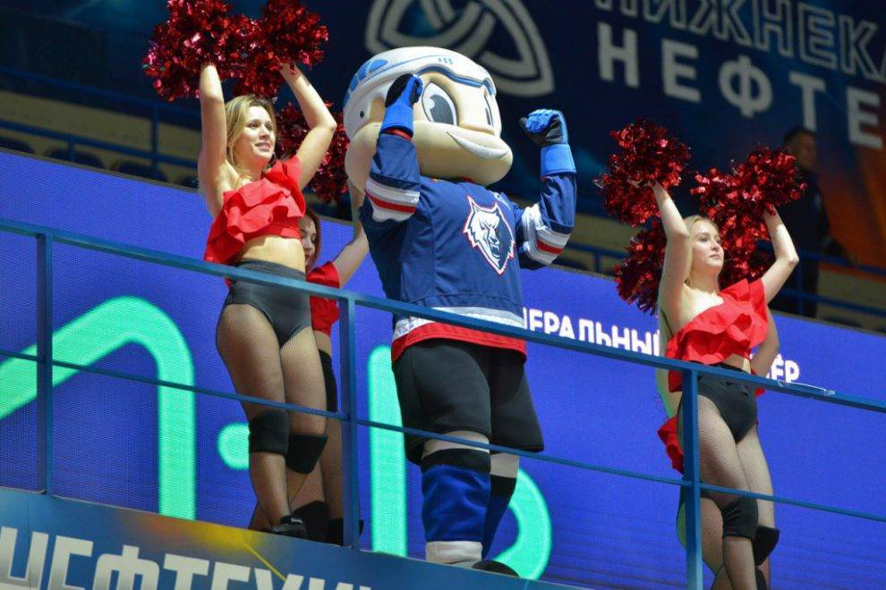 Любителей хоккея Глазова будет радовать группа поддержки ХК «Нефтехимик»