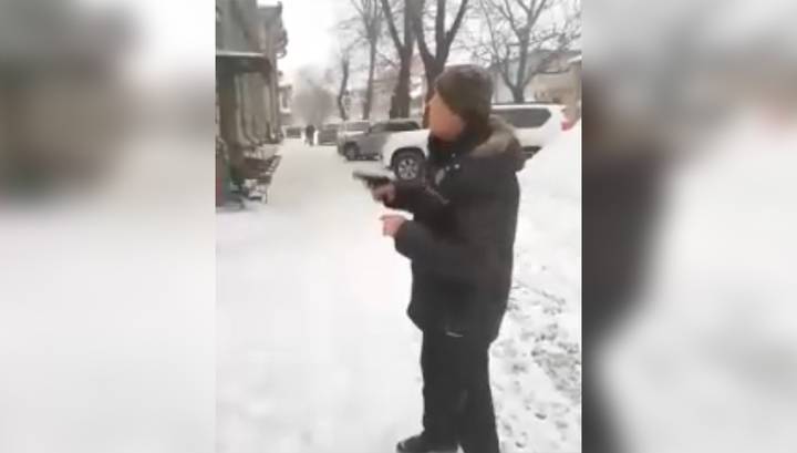 Рассерженный уборкой снега пожилой мужчина устроил пальбу в Томске