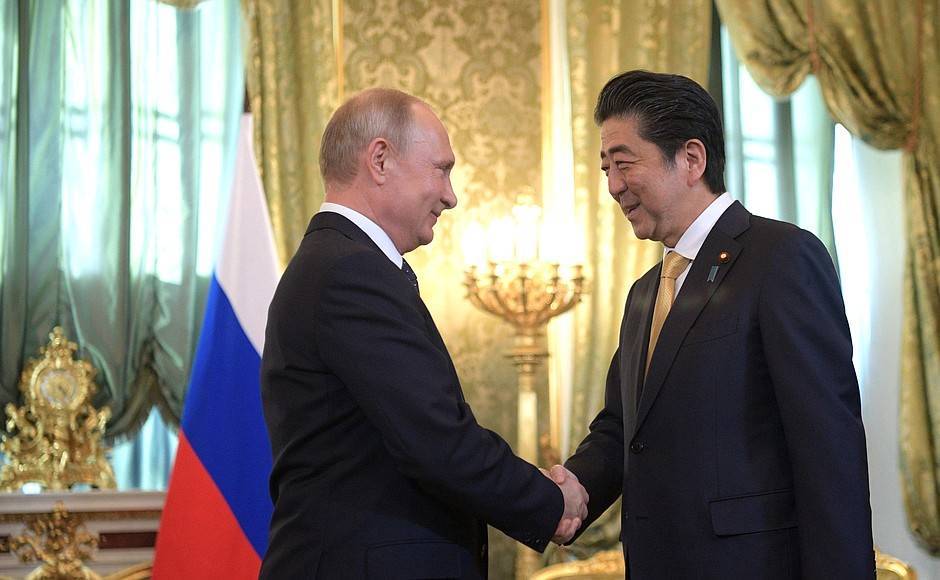 Премьер Японии приедет в Москву на 75-летие Победы