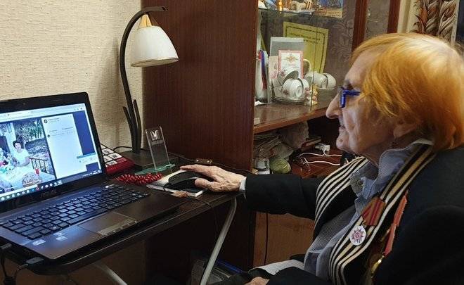 С компьютером на «ты»: 95-летняя бабушка из Казани стала призером конкурса «Спасибо интернету»