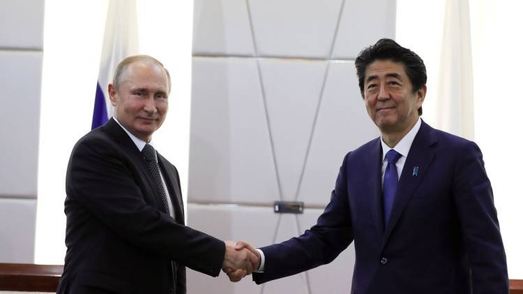 Путин и Абэ встретятся в мае