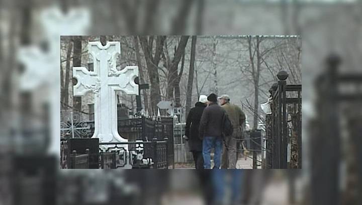 Житель Тамбовской области изнасиловал 16-летнюю девушку на кладбище