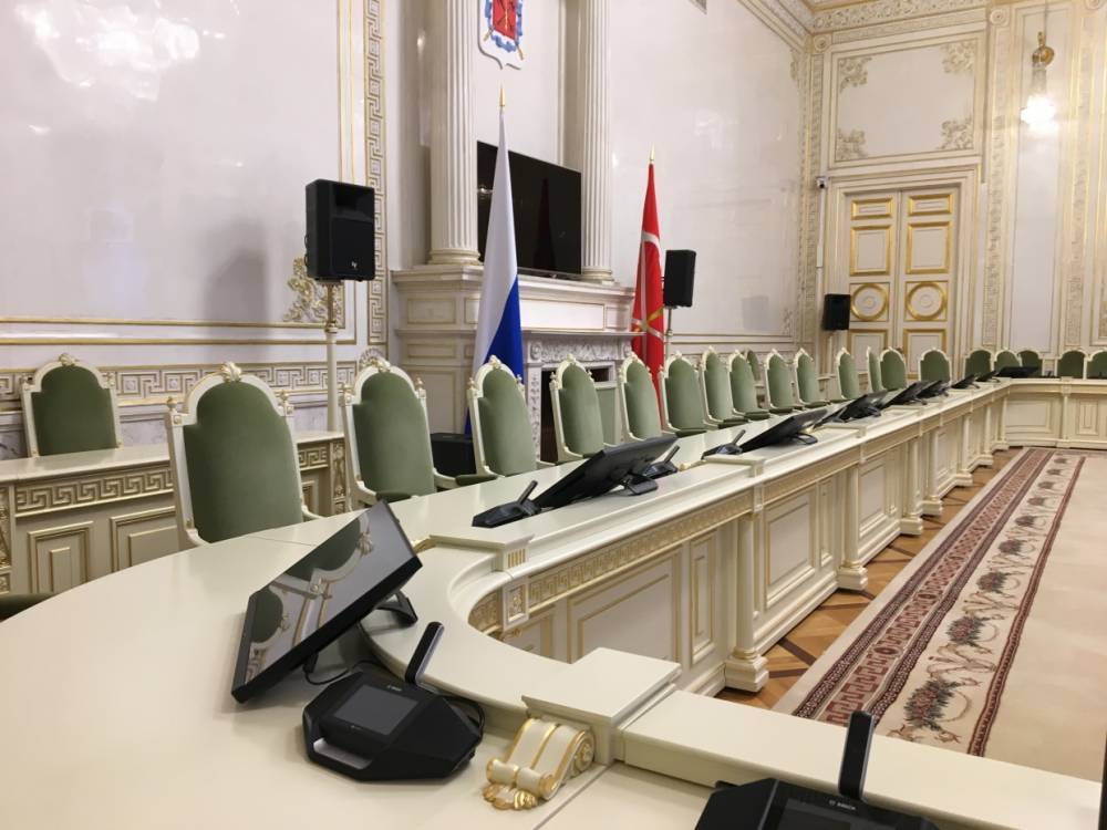 Депутаты ЗакСа оценили поправки в Конституцию и предложили сделать Петербург второй столицей