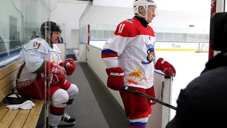 Владимир Путин и Александр Лукашенко поговорили об истории, сыграли в хоккей