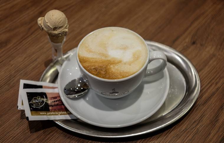 Эксперт по кофе: для бодрости лучше добавить сахара и молока