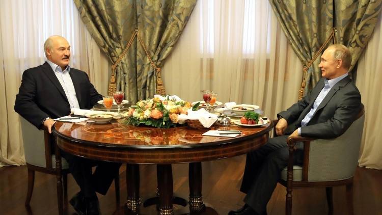 Владимир Путин угостил Александра Лукашенко «кашкой» перед переговорами