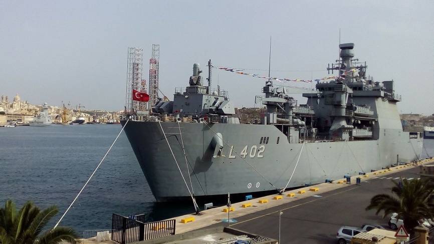 Италия допрашивает экипаж корабля, доставлявшего турецкое оружие в Триполи
