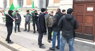Чеченские беженцы на акциях в Европе потребовали наказать виновных в убийстве Алиева