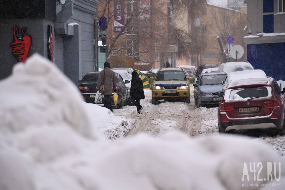 В Кузбассе более 1800 единиц техники задействованы в уборке улиц от снега