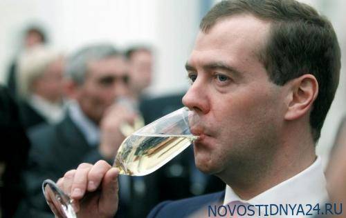 Любимая водка и курьезы, случившиеся с бывшим премьер-министром РФ Дмитрием Медведевым