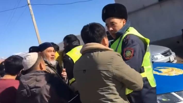 Почти 20 граждан Казахстана обратились к врачам после массовой драки