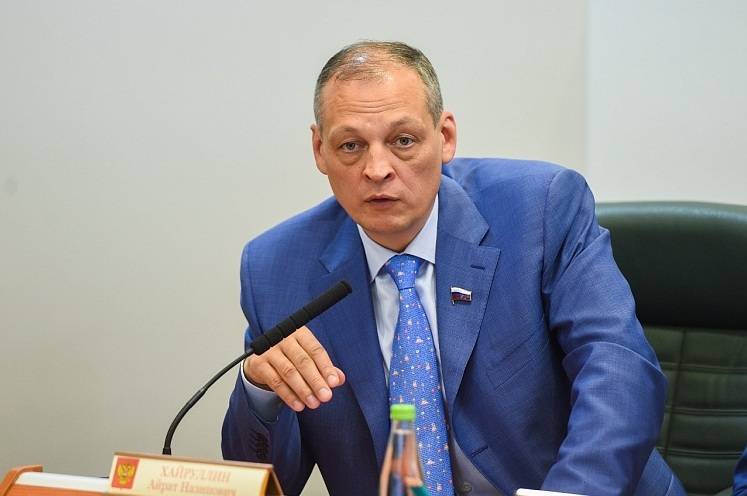 Президент Татарстана простился с погибшим депутатом Госдумы Хайруллиным