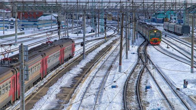 Петербург выделит средства на дополнительные электрички, которые будут курсировать до Ораниенбаума
