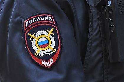 Российские полицейские оставили тело женщины под окнами дома