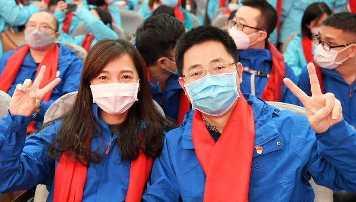 В Шанхае запретили появляться в общественных местах без масок