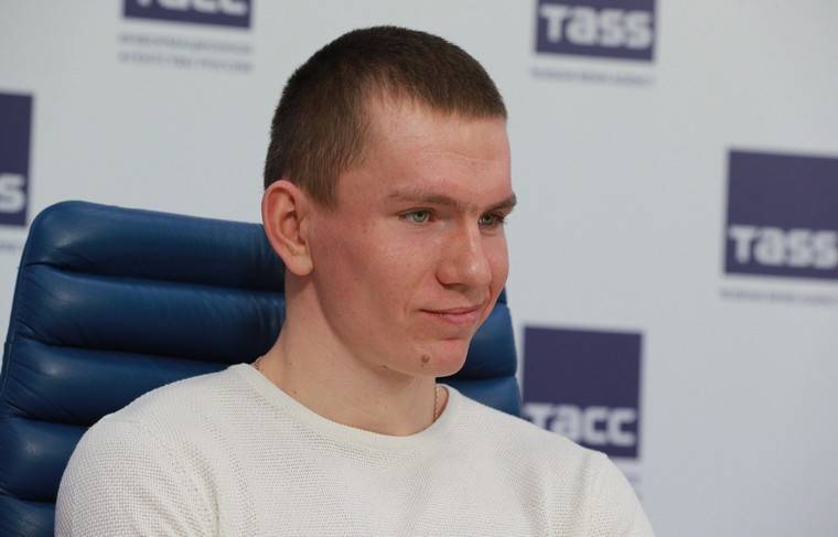 Российский лыжник Большунов завоевал бронзу в спринте на этапе КМ в Швеции