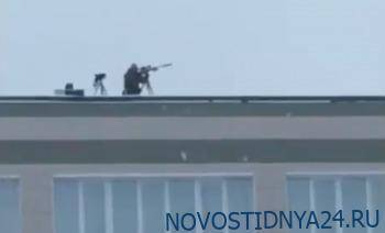 В Череповце у места 20-секундной встречи Путина с народом очевидцы засняли снайпера
