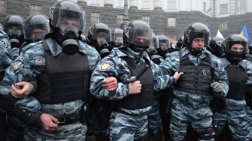Два бывших «беркутовца» вернулись в Киев после обмена в Донбассе