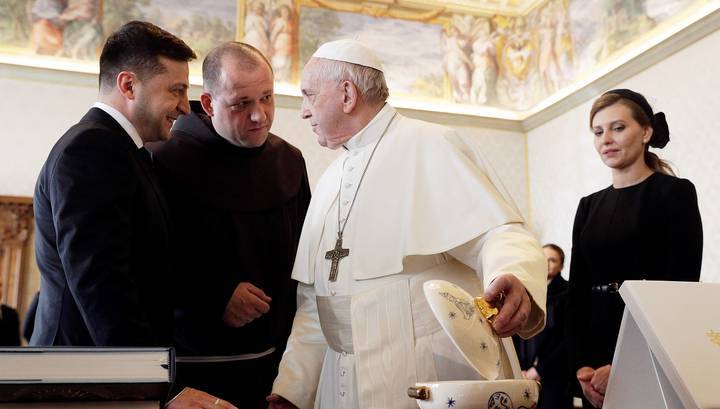 Папу Франциска пригласили на Украину