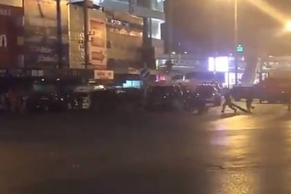 Полиция Таиланда начала штурм захваченного стрелком торгового центра