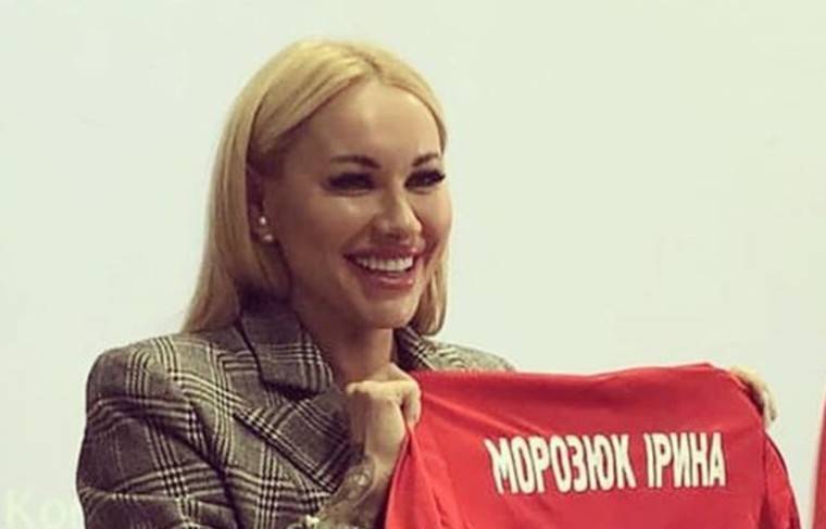 Жена украинского футболиста, спевшая гимн в трусах, возмутила Сеть