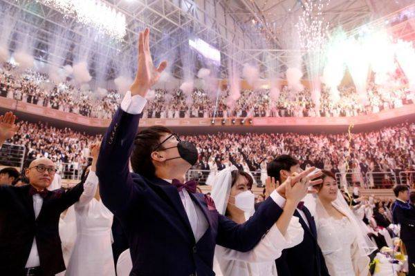 Невзирая на коронавирус: в Южной Корее поженились 6 тыс. пар