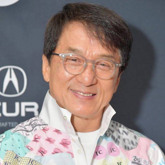 Китайский актёр Джеки Чан пообещал миллион юаней создателю вакцины от коронавируса
