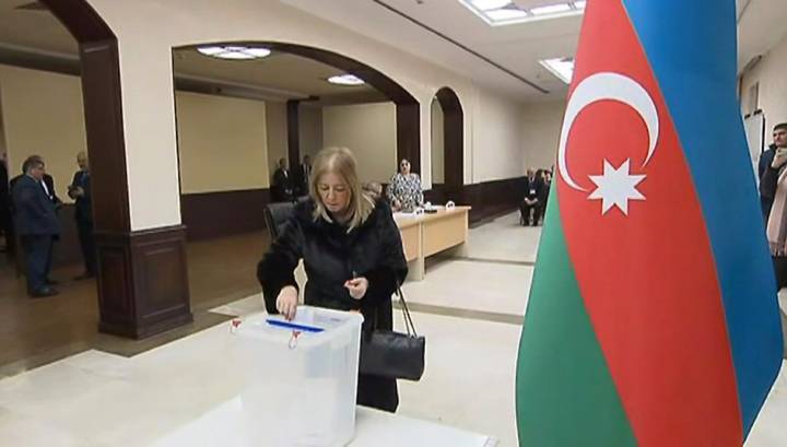 В Азербайджане проходят внеочередные выборы в парламент