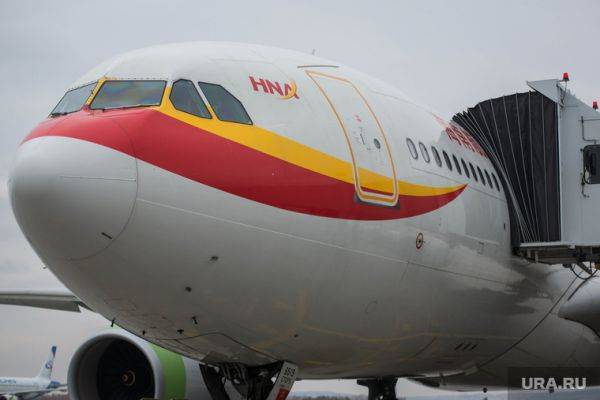 Большие самолеты перевозят 5 пассажиров — почему увольняют пилотов в Китае
