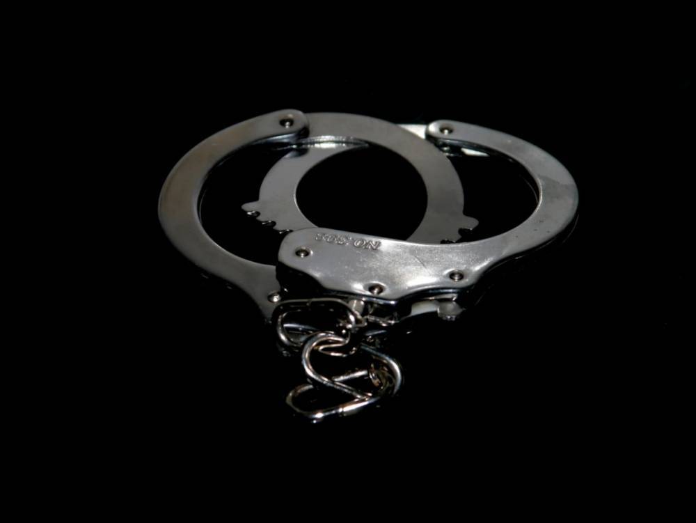 19-летних парней задержали в Подпорожье за грабеж пожилой женщины на Олеко Дундича