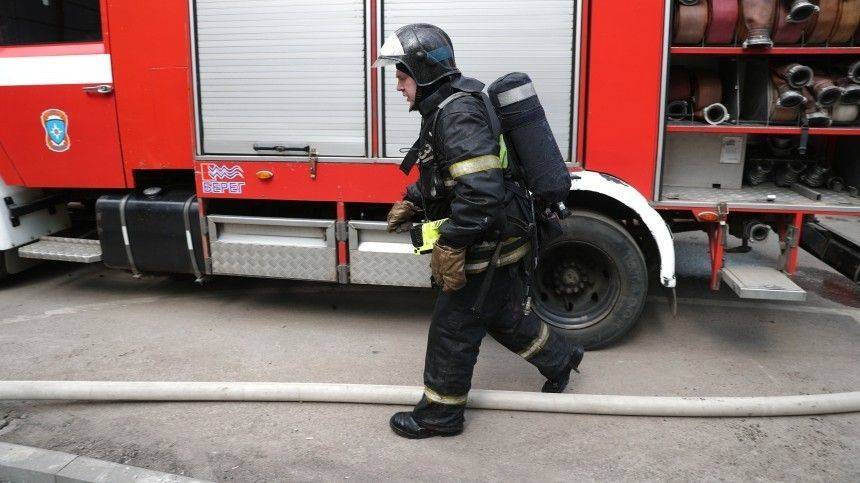 Пожар в здании школы парализовал движение в Сочи