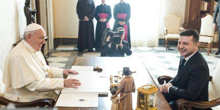 Зеленский заявил об обращении от папы римского фразой "президент мира"